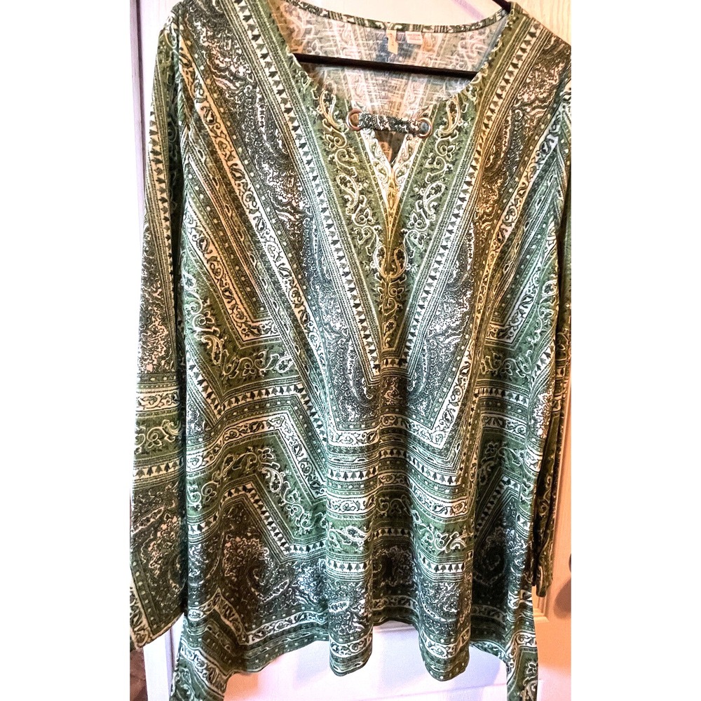 Green and White Mid Sleeve Top Est 1946 Size 18/20W